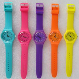 유행 일본 운동, Quartz 숙녀 손목 시계를 가진 자주색 실리콘고무 시계